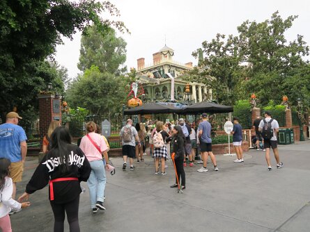 HauntedMansionHoliday