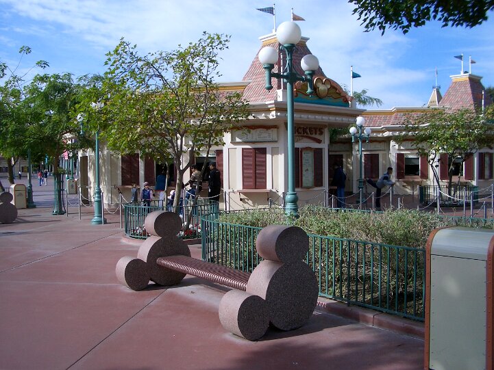 EntryPlaza2003