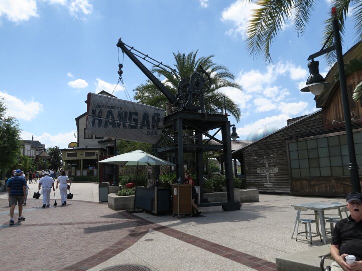 HangarBar